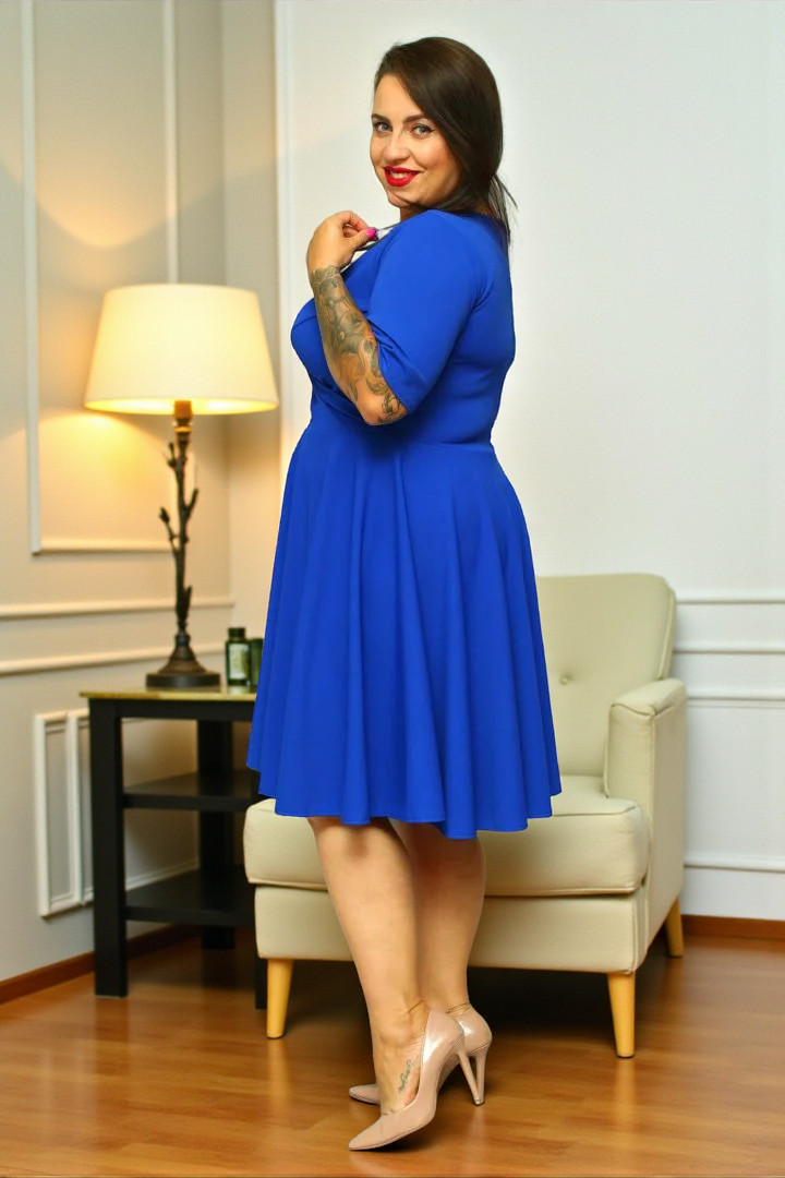 Sukienka Catalena rozkloszowana z kopertowym dekoltem chabrowa gładka - obrazek 4