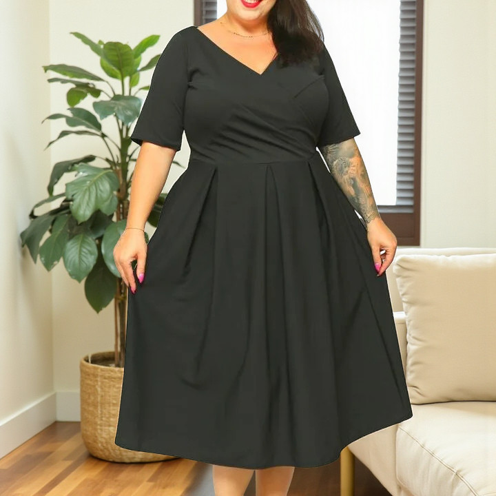 Sukienka Fernanda rozkloszowana z kontrafałdami i kopertowym dekoltem czarna gładka - obrazek 4