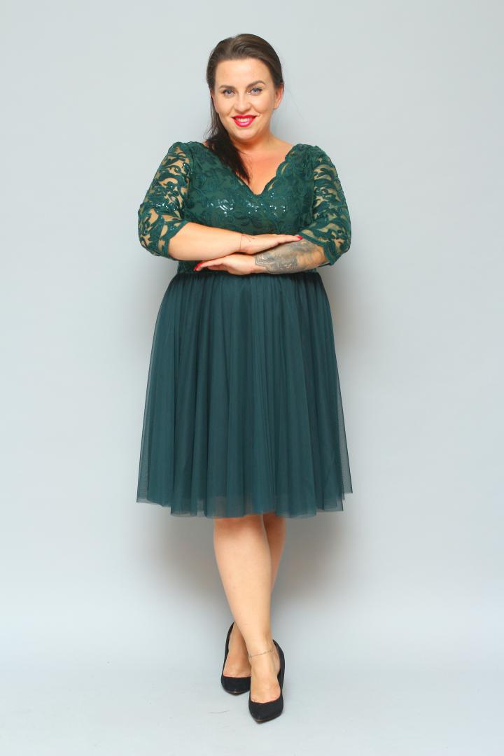 Sukienka Felima rozkloszowana z tiulu z kopertowym dekoltem EKSKLUZYWNA butelkowa zieleń cekiny listki WYPRZEDAŻ - obrazek 3