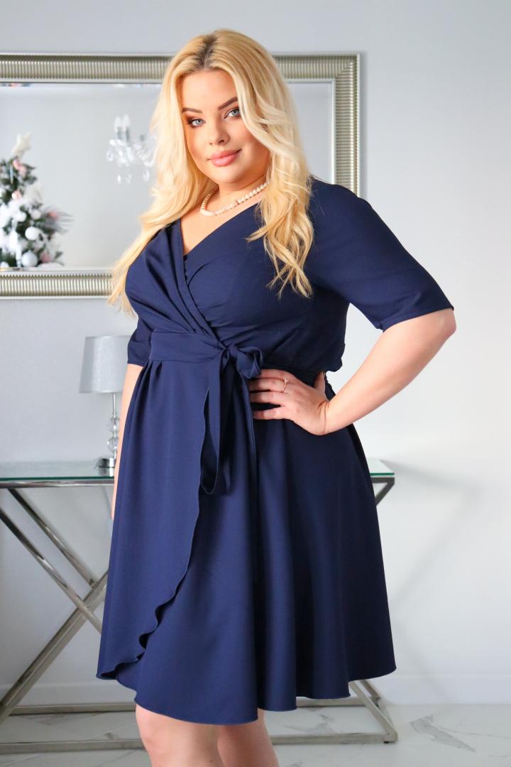 Sukienka Meghan rozkloszowana kopertowa szlafrokowa granatowa - obrazek 3