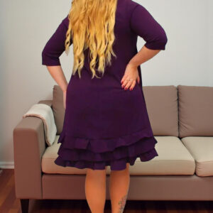 Sukienka Milagros – klasyczny fason trapezowy z romantycznymi falbankami! FIOLETOWA - obrazek 3