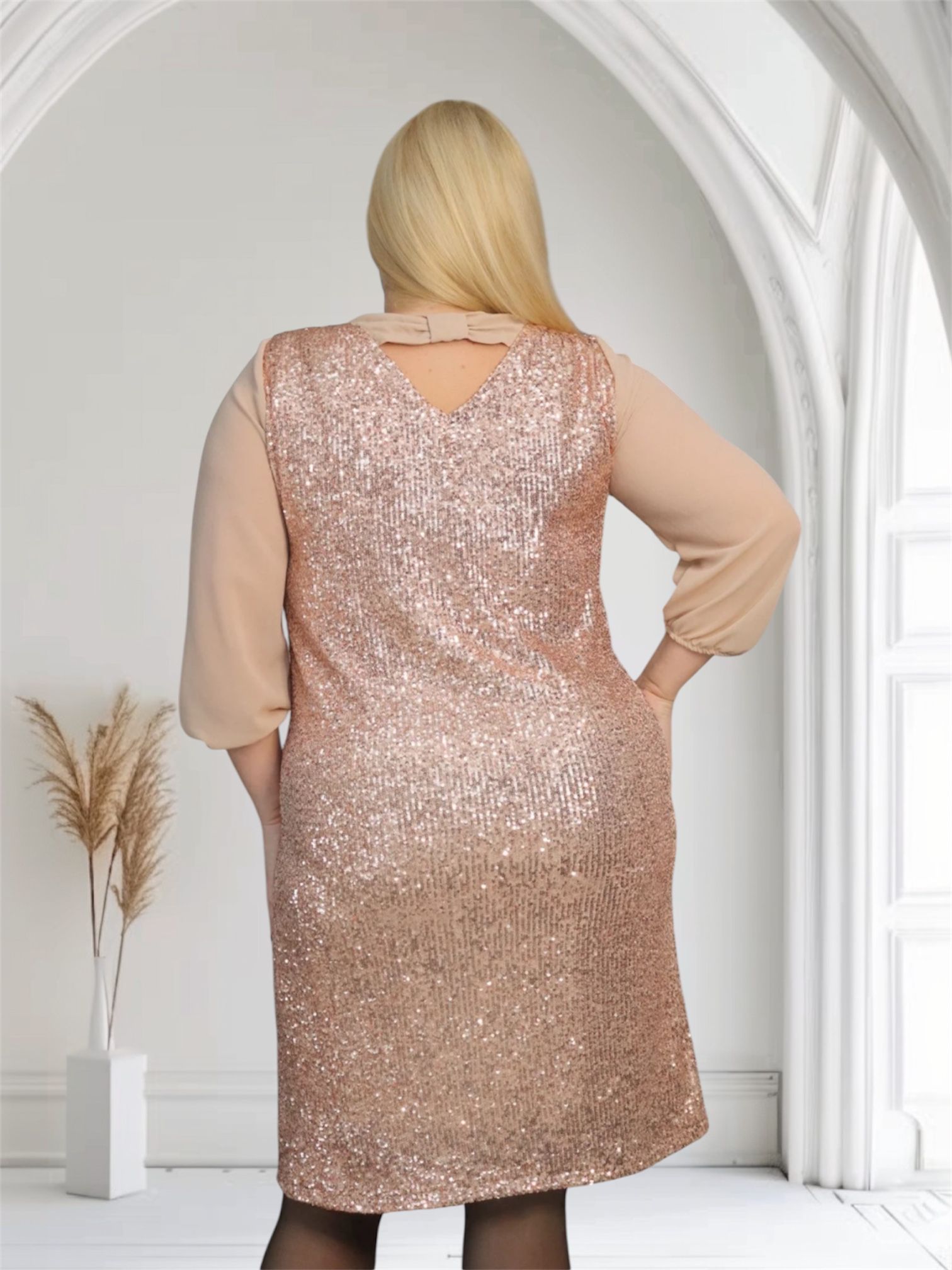 Sukienka Riley cekinowa szyfonowa kokarda złota - obrazek 5