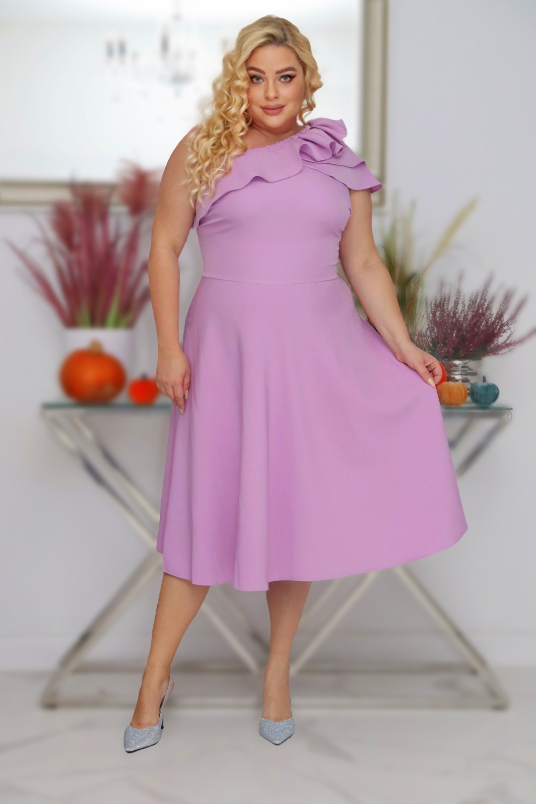 Sukienka Dagna rozkloszowana z falbaną na jedno ramię liliowa PROMOCJA