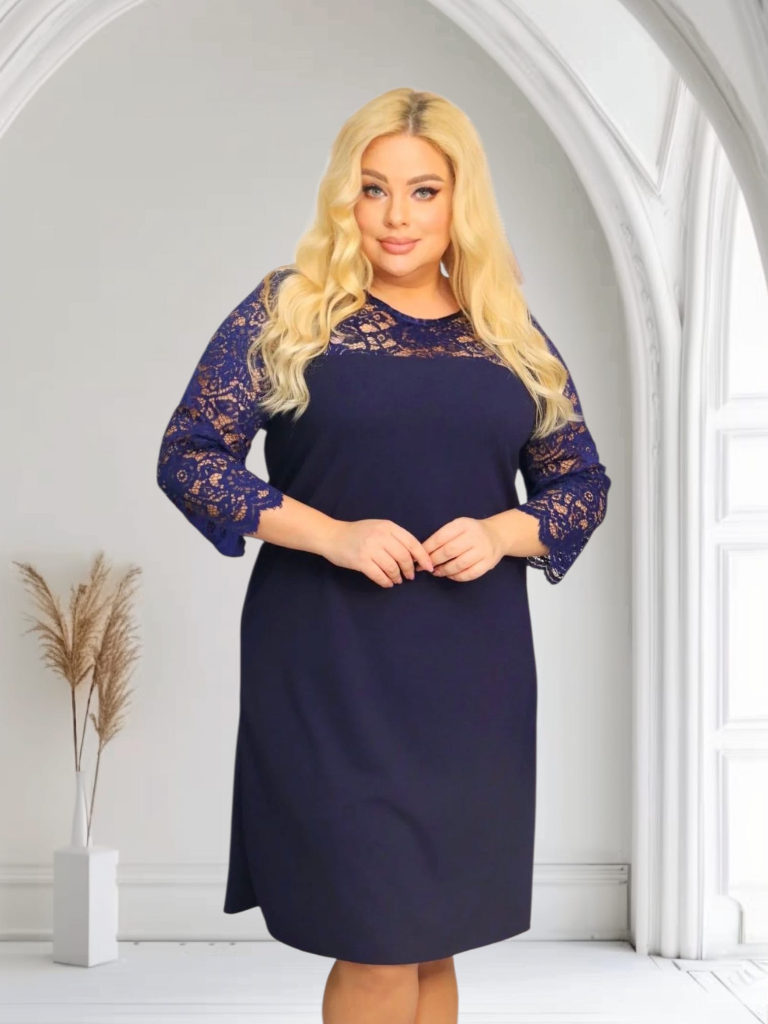 Sukienka Harper trapezowa koronka granatowa