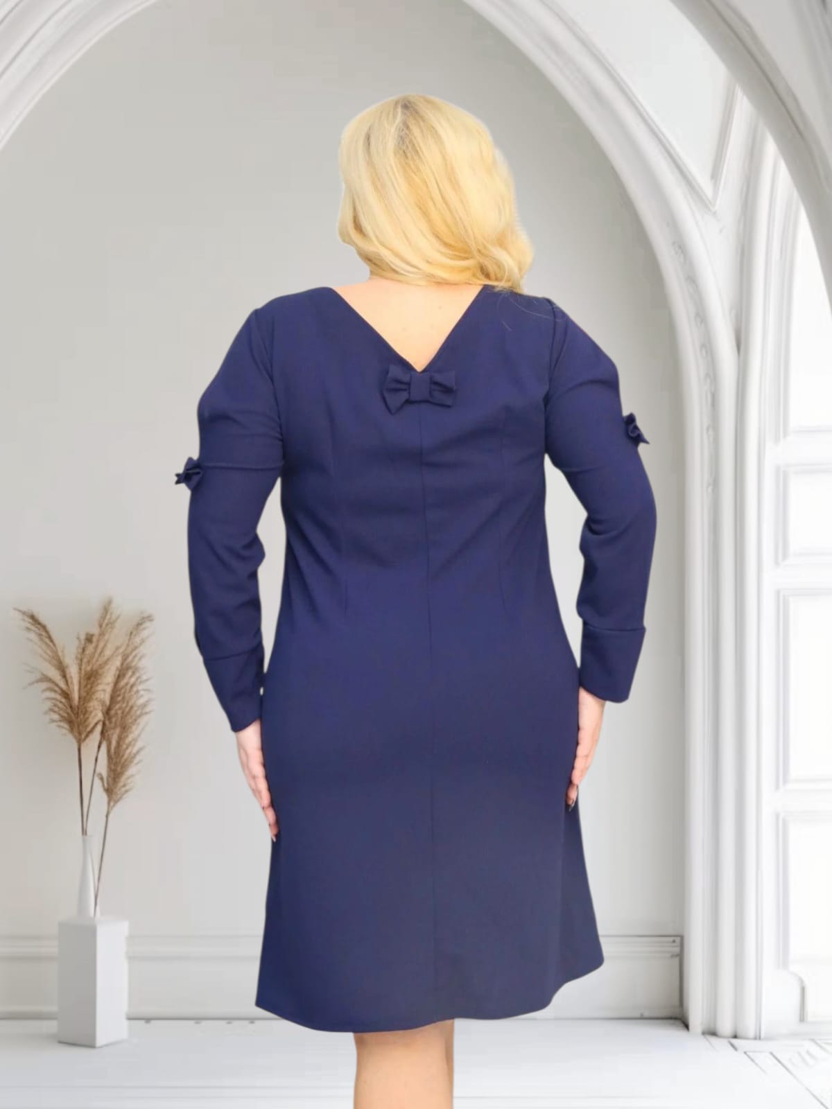 Sukienka Sansa trapezowa rozcięte rękawy z kokardkami granatowy - obrazek 6