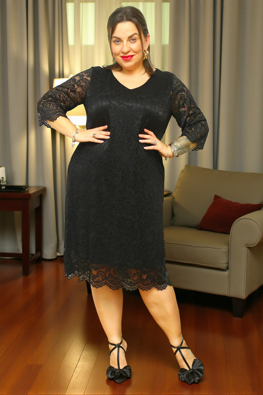 Sukienka Manola trapezowa koronkowa czarna - obrazek 2