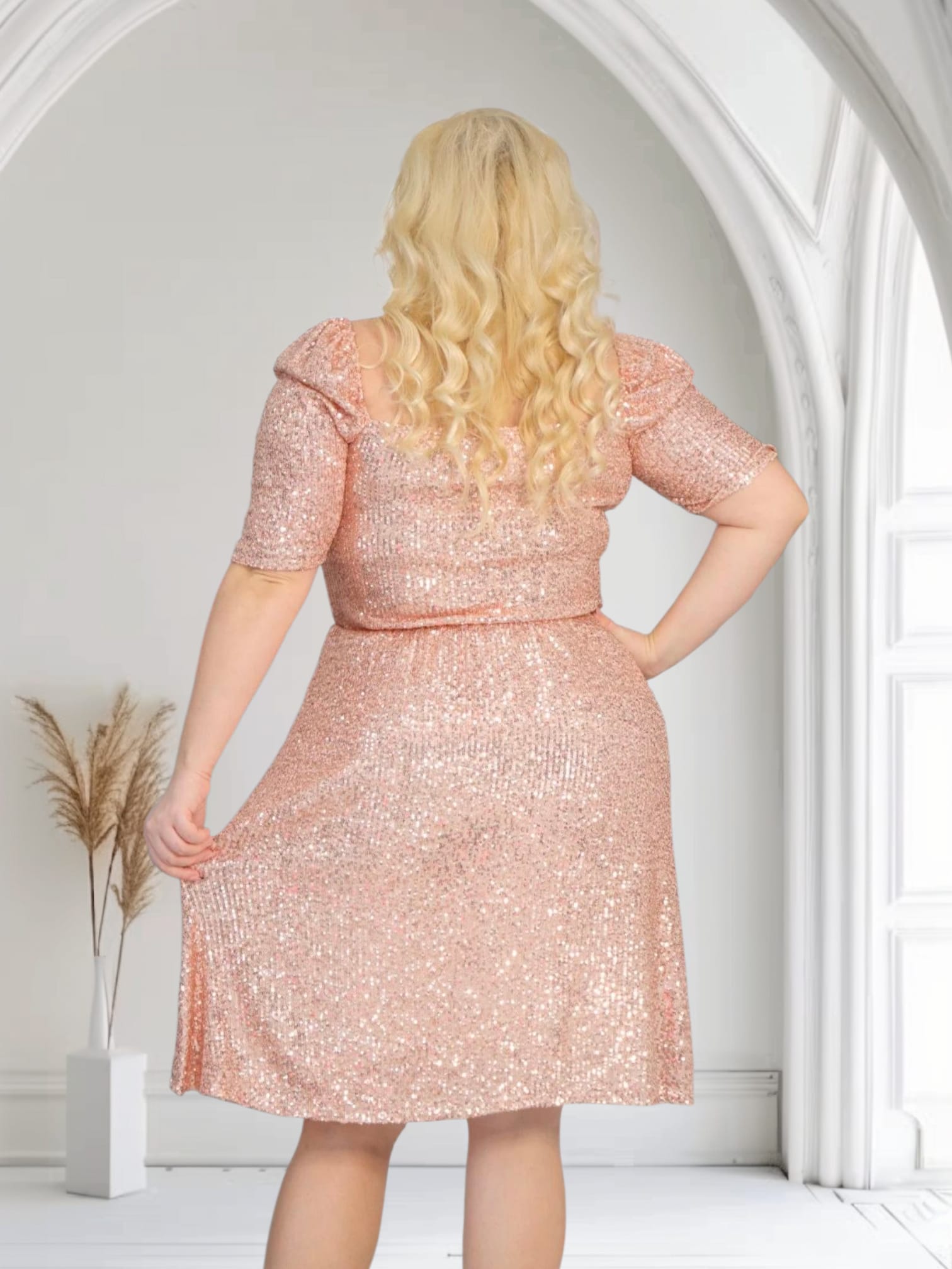 Sukienka Avery cekinowa romantyczny dekolt złota - obrazek 5