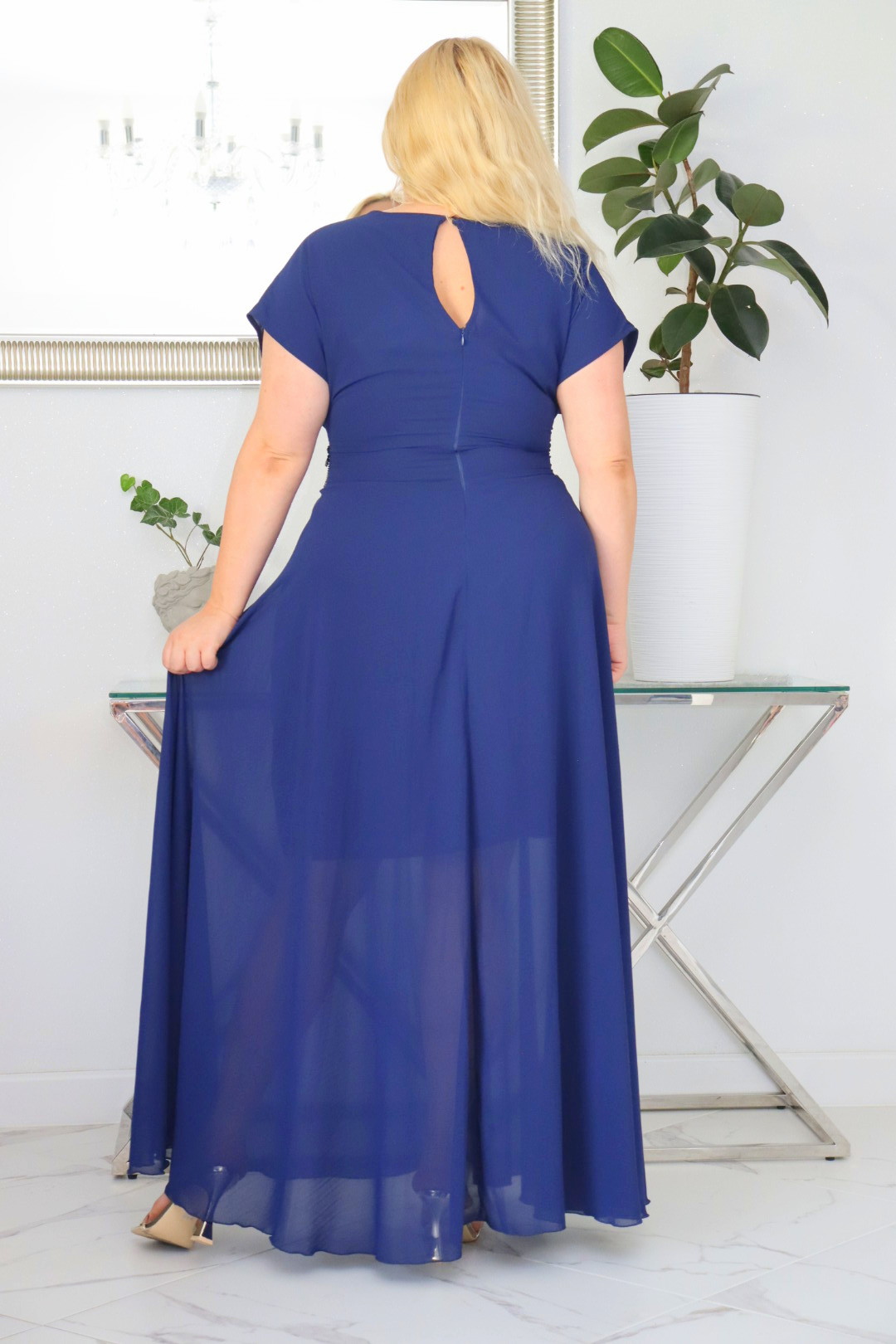 Sukienka MELISA rozkloszowana long wieczorowa dekolt zakładki GRANATOWA - obrazek 6