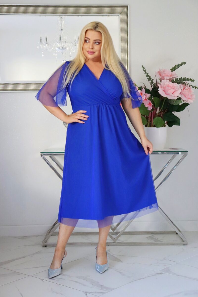 Elegancja spotyka komfort - sukienka Lidia z elastyczną talią i tiulowym wykończeniem chabrowa - obrazek 3