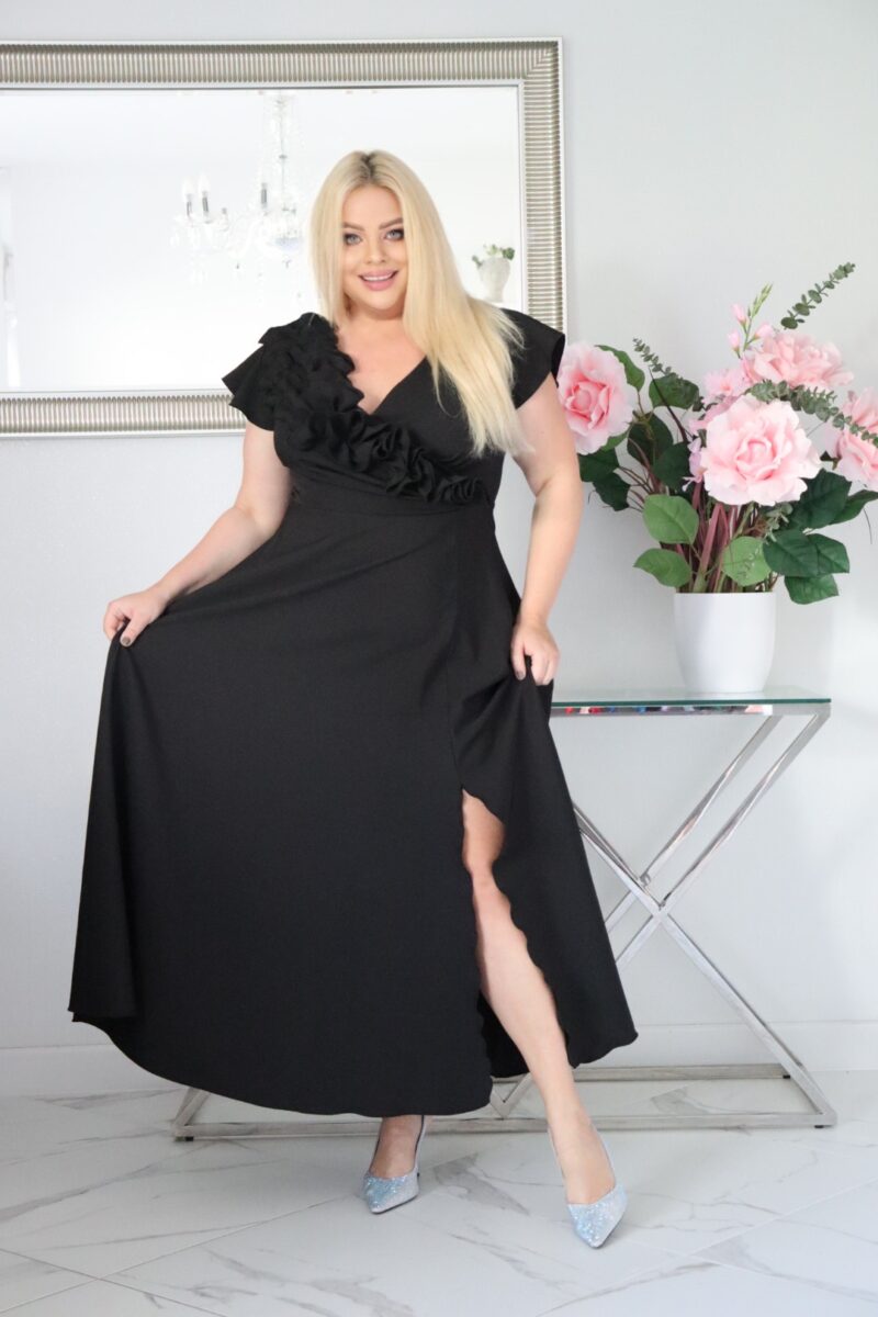 Olśniewająca sukienka "Frezja" z kwiecistą falbaną i rozkloszowanym dołem gwarantuje spektakularny "efekt glamour"! CZARNA