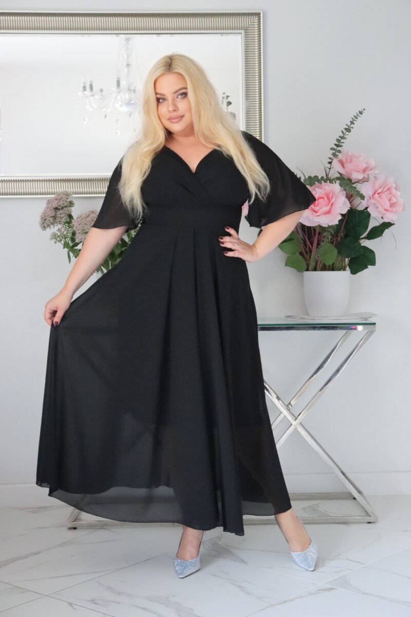 Vanesa – symfonia szyfonowej lekkości! Kreacja, która tańczy z każdym Twoim ruchem! CZARNA