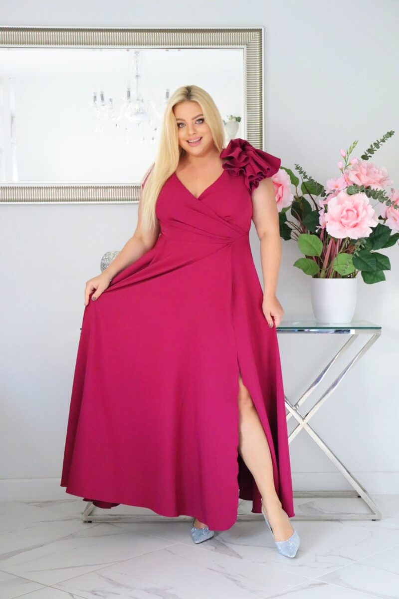 Olśniewająca sukienka "Orchidea" z kwiecistą falbaną i rozkloszowanym dołem gwarantuje spektakularny "efekt glamour"! FUKSJA