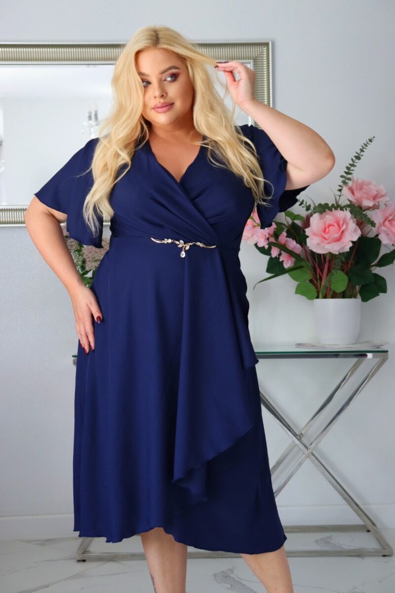 Velena PLUS SIZE: Sukienka z biżuteryjną klamrą – natychmiastowy Look Premium! Granatowa! - obrazek 3