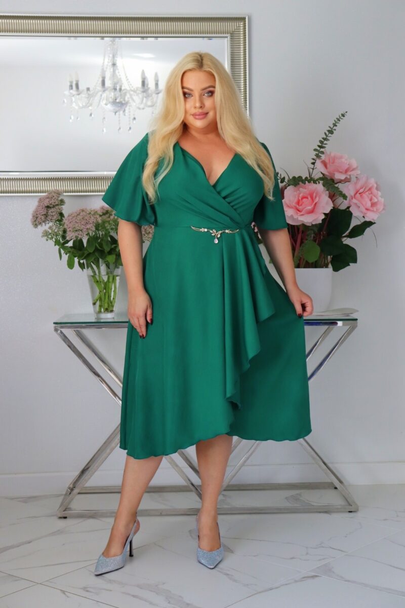 Velena PLUS SIZE: Sukienka z biżuteryjną klamrą – natychmiastowy Look Premium! Zielona! - obrazek 4
