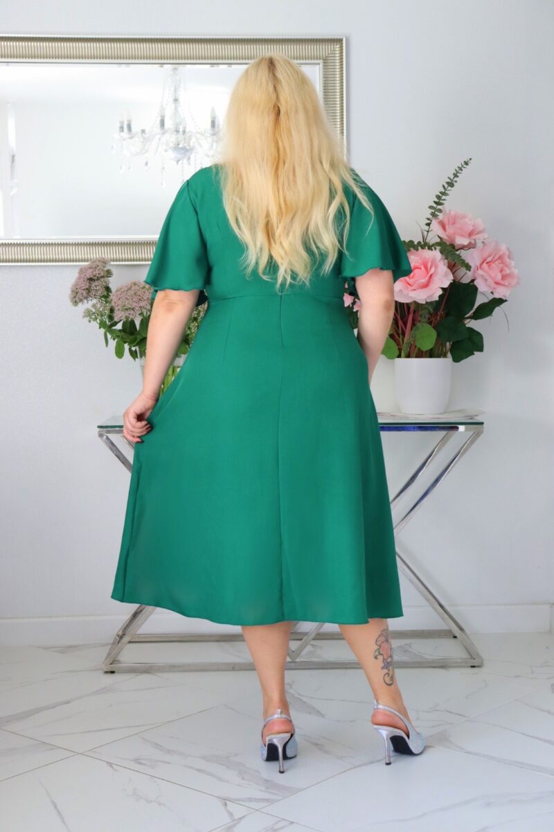 Velena PLUS SIZE: Sukienka z biżuteryjną klamrą – natychmiastowy Look Premium! Zielona! - obrazek 5