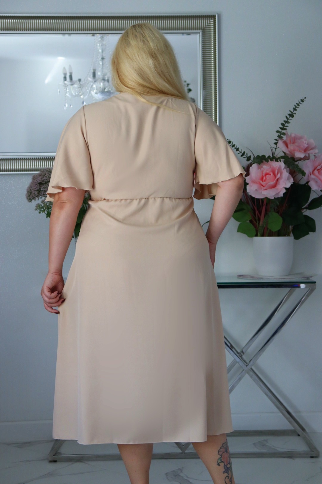 Ręcznie szyte róże i komfort: sukienka. W zestawie z broszką! Nude! - obrazek 5