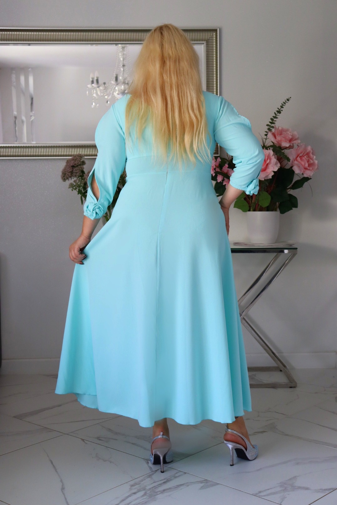 SABRINA: sukienka rozkloszowana Glamour z kopertowym dekoltem i różami 3D. Miętowa. - obrazek 5