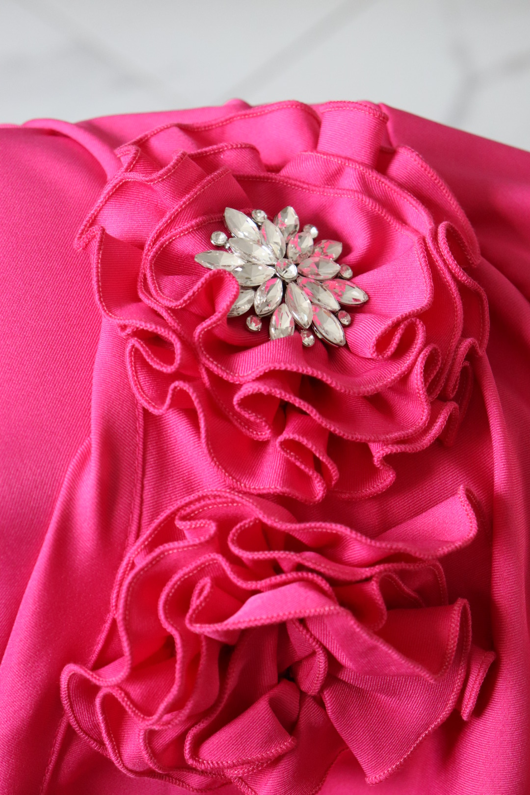 Ręcznie szyte róże i komfort: sukienka. W zestawie z broszką! Amarantowa! - obrazek 5