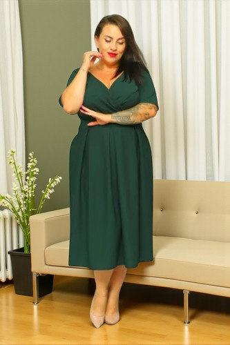 Sukienka Fernanda rozkloszowana z kontrafałdami i kopertowym dekoltem butelkowa zieleń gładka - obrazek 4