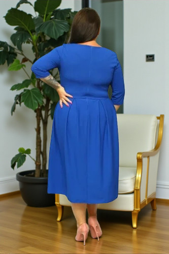 Sukienka Fernanda rozkloszowana z kontrafałdami i kopertowym dekoltem chaber gładka - obrazek 4