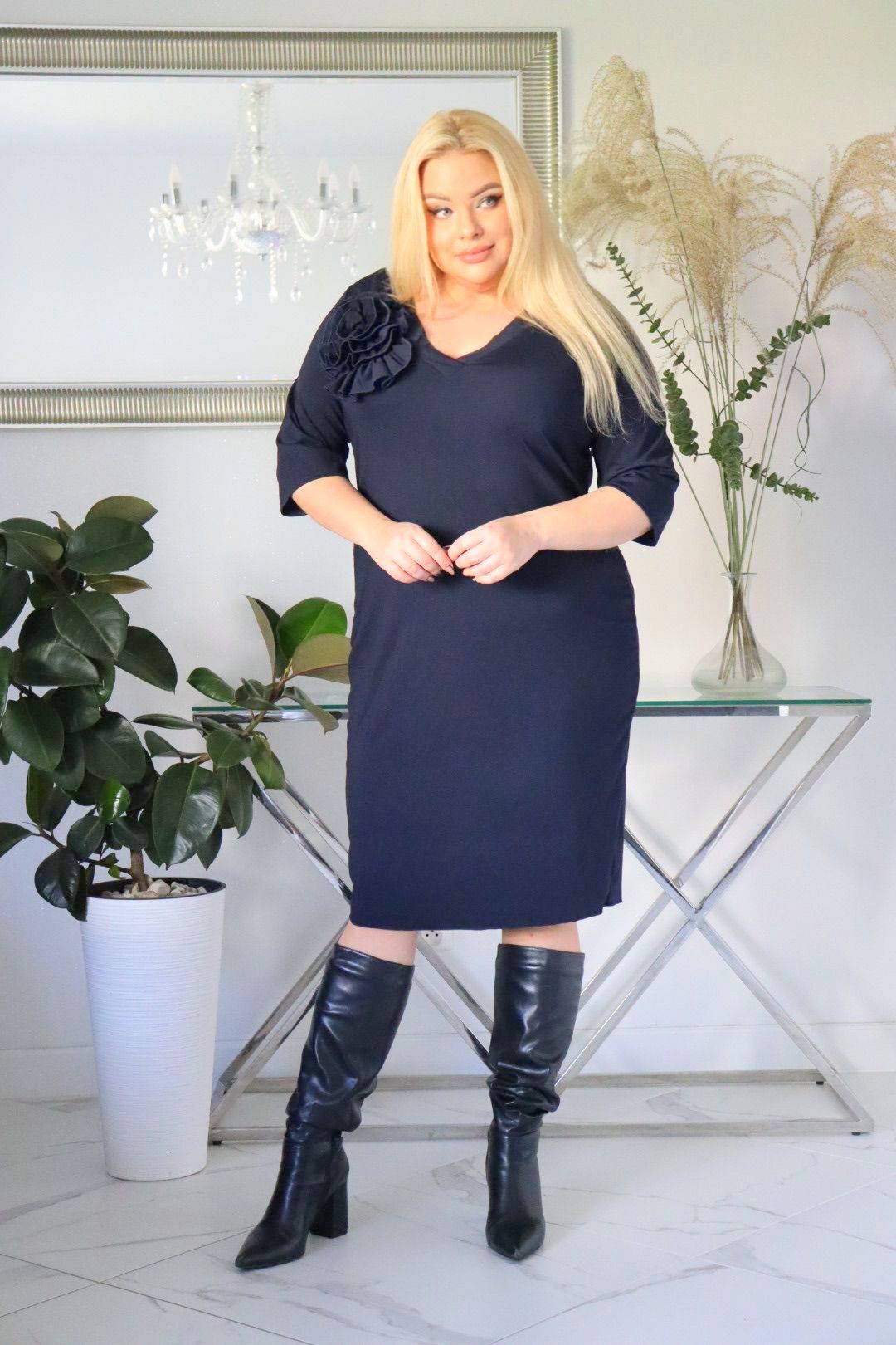 Od sukienki na co dzień po uroczyste okazje. Kalina – perfekcyjna sukienka na każdą okazję! GRANATOWA! - obrazek 3