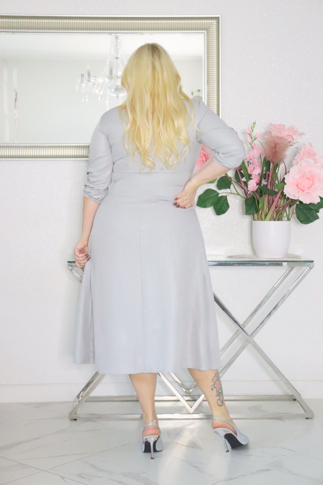 Elegancka sukienka koktajlowa MARTINA – fason kopertowy, lekki połysk! SREBRNA! - obrazek 6