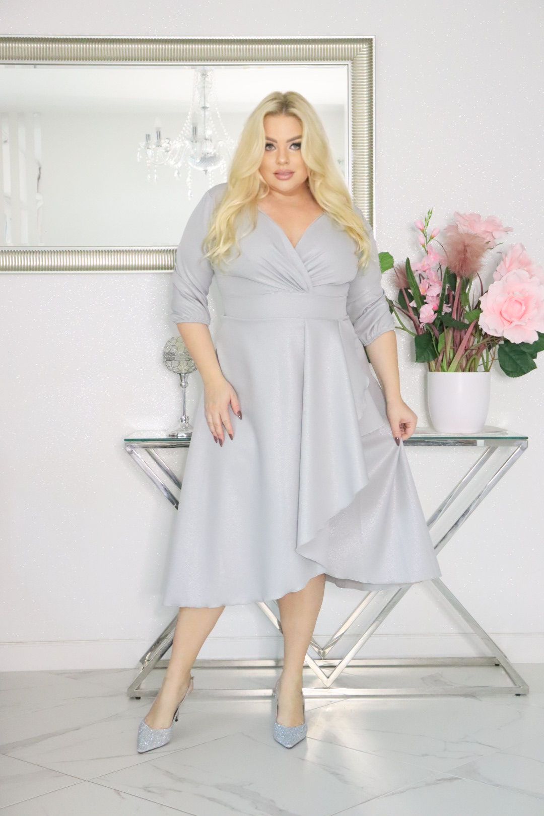 Elegancka sukienka koktajlowa MARTINA – fason kopertowy, lekki połysk! SREBRNA! - obrazek 5