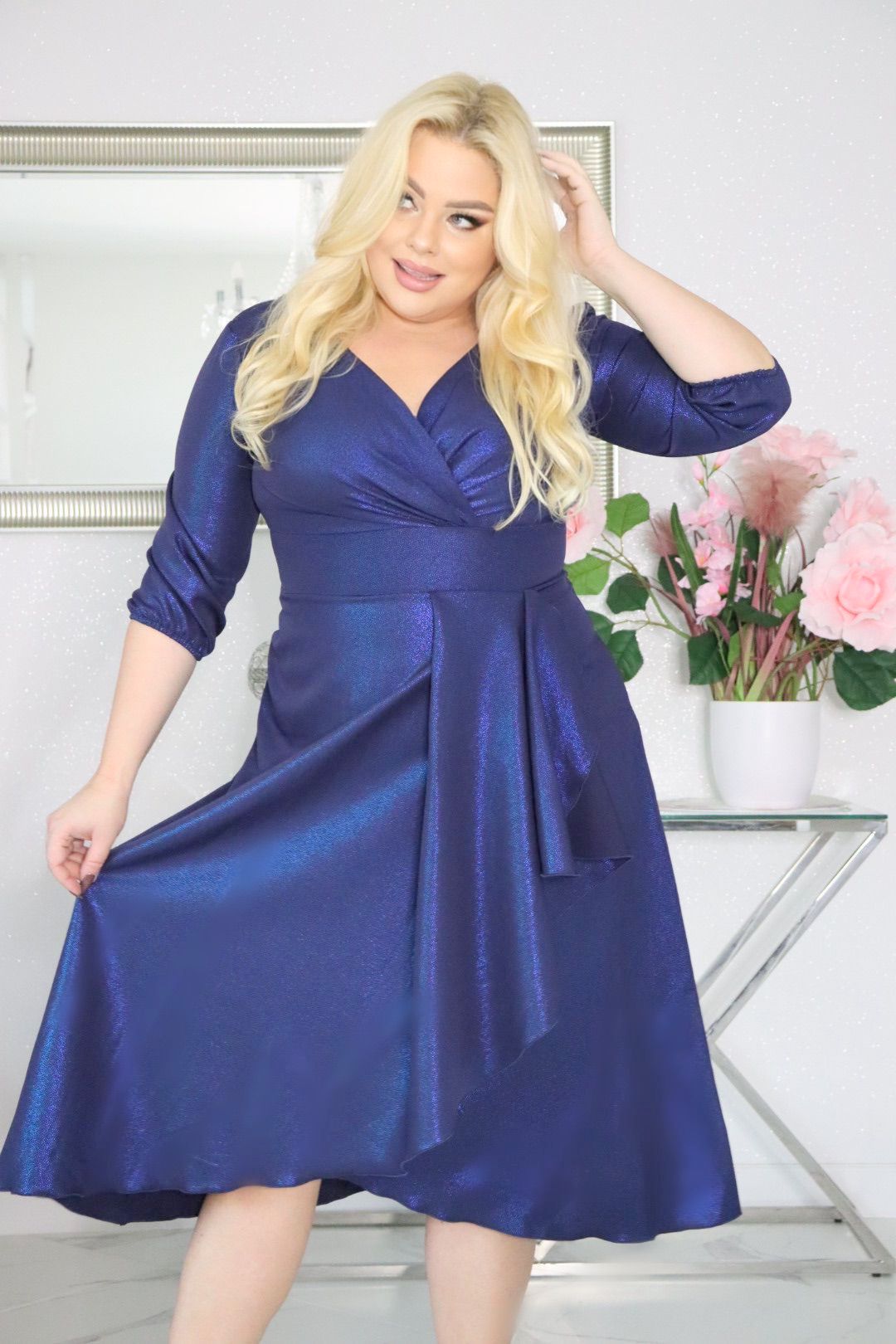 Elegancka sukienka koktajlowa MARTINA – fason kopertowy, lekki połysk! GRANATOWA! - obrazek 3