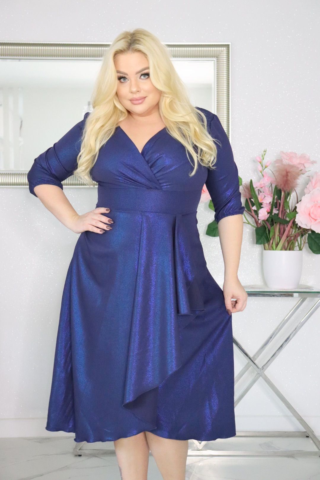 Elegancka sukienka koktajlowa MARTINA – fason kopertowy, lekki połysk! GRANATOWA! - obrazek 2