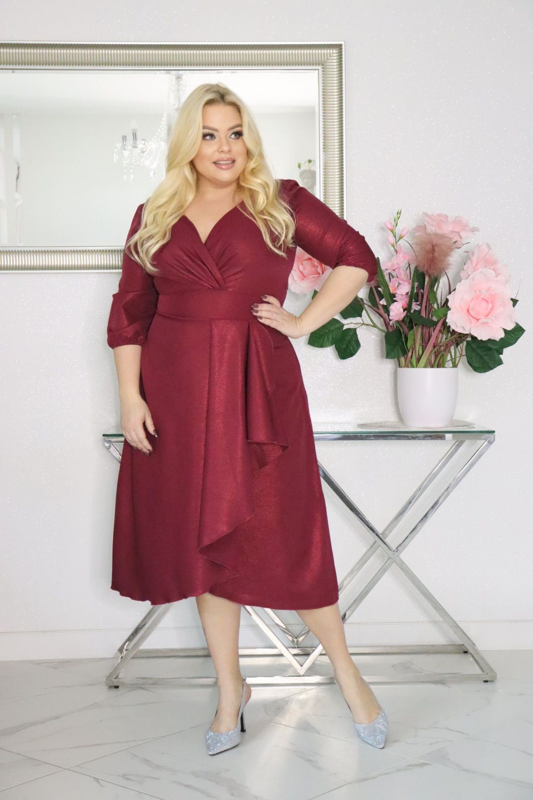 Elegancka sukienka koktajlowa MARTINA – fason kopertowy, lekki połysk! BORDOWA! - obrazek 4