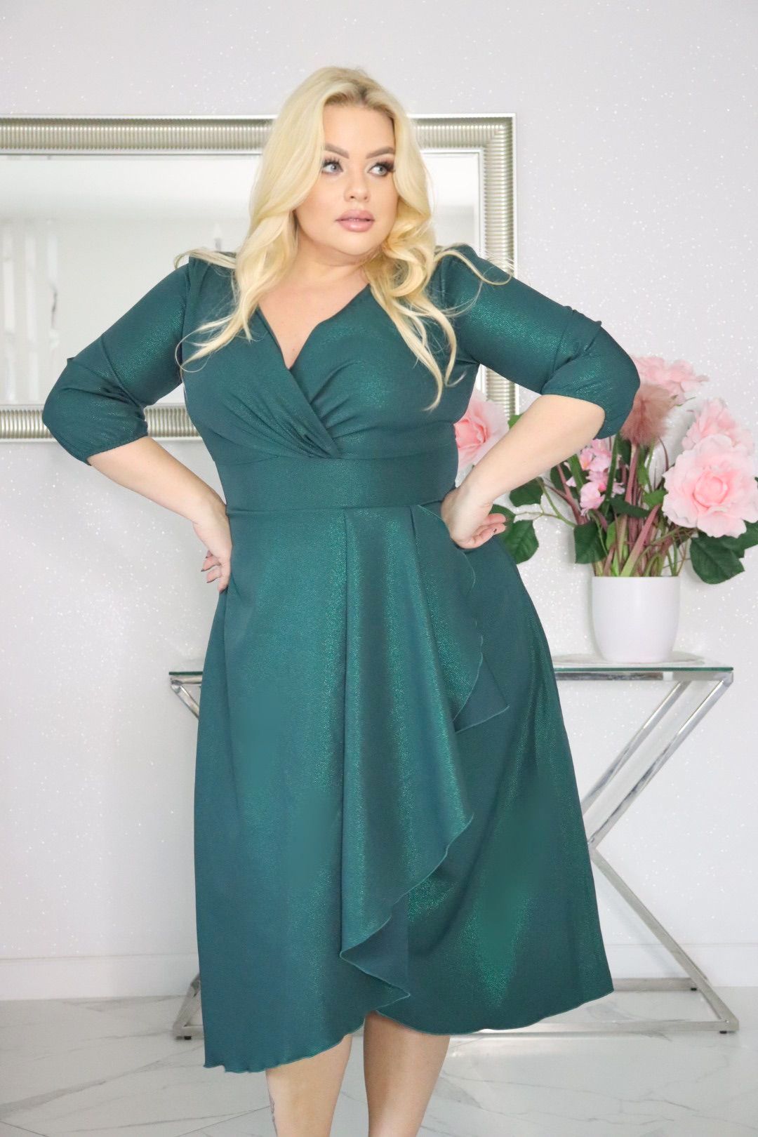 Elegancka sukienka koktajlowa MARTINA – fason kopertowy, lekki połysk! SZMARAGDOWA ZIELEŃ! - obrazek 2