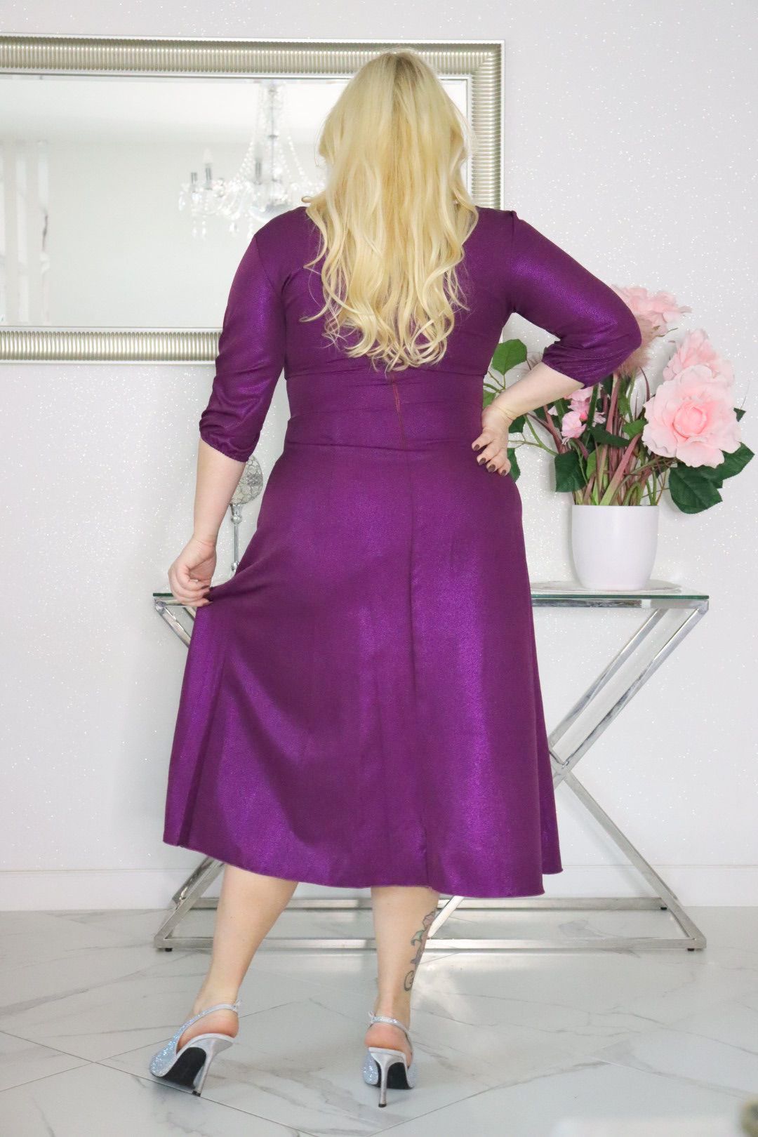 Elegancka sukienka koktajlowa MARTINA – fason kopertowy, lekki połysk! FIOLETOWA! - obrazek 5