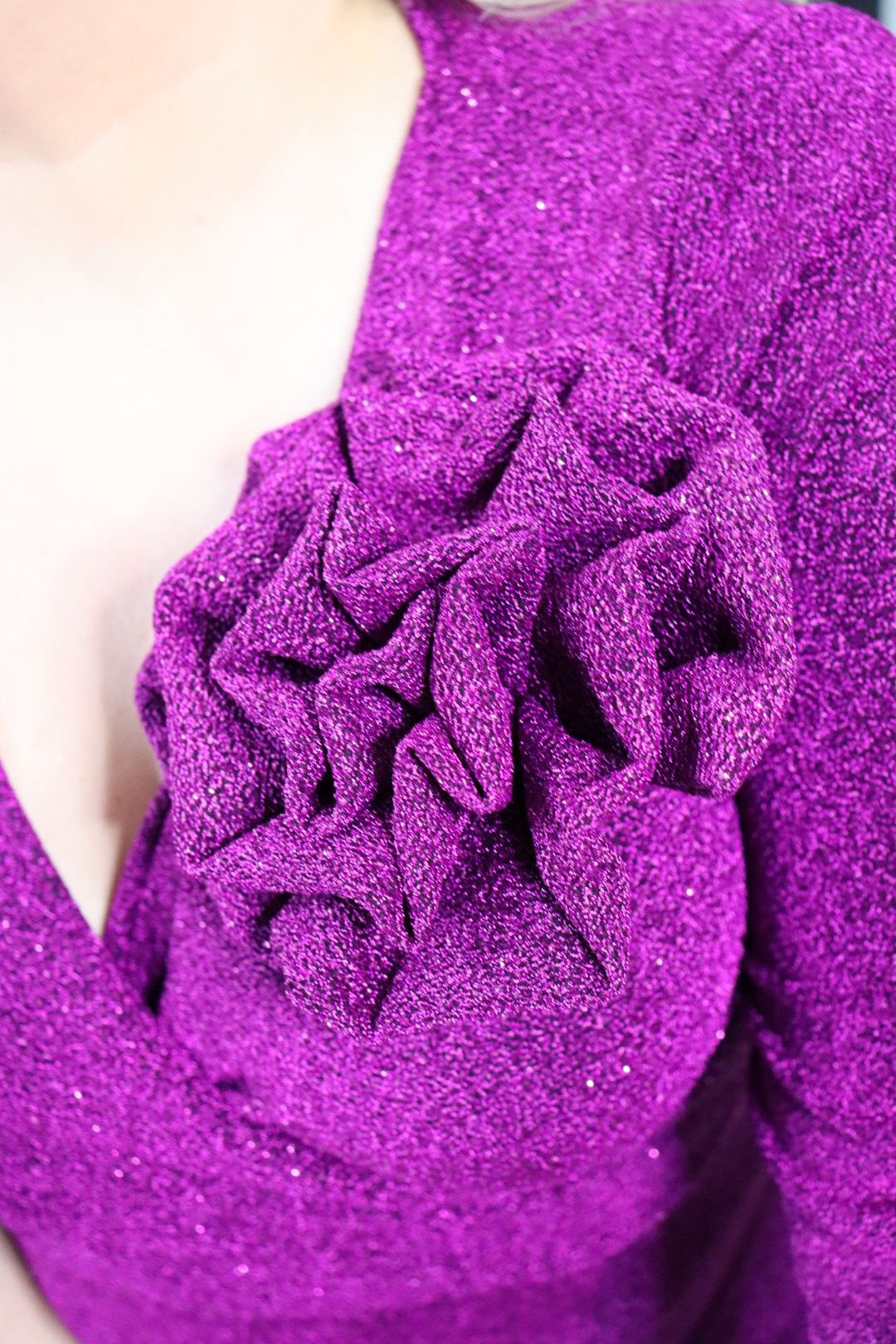 Ręcznie szyta róża i połysk: sukienka Eliza, która zastąpi najlepszą biżuterię. FIOLETOWA! - obrazek 2