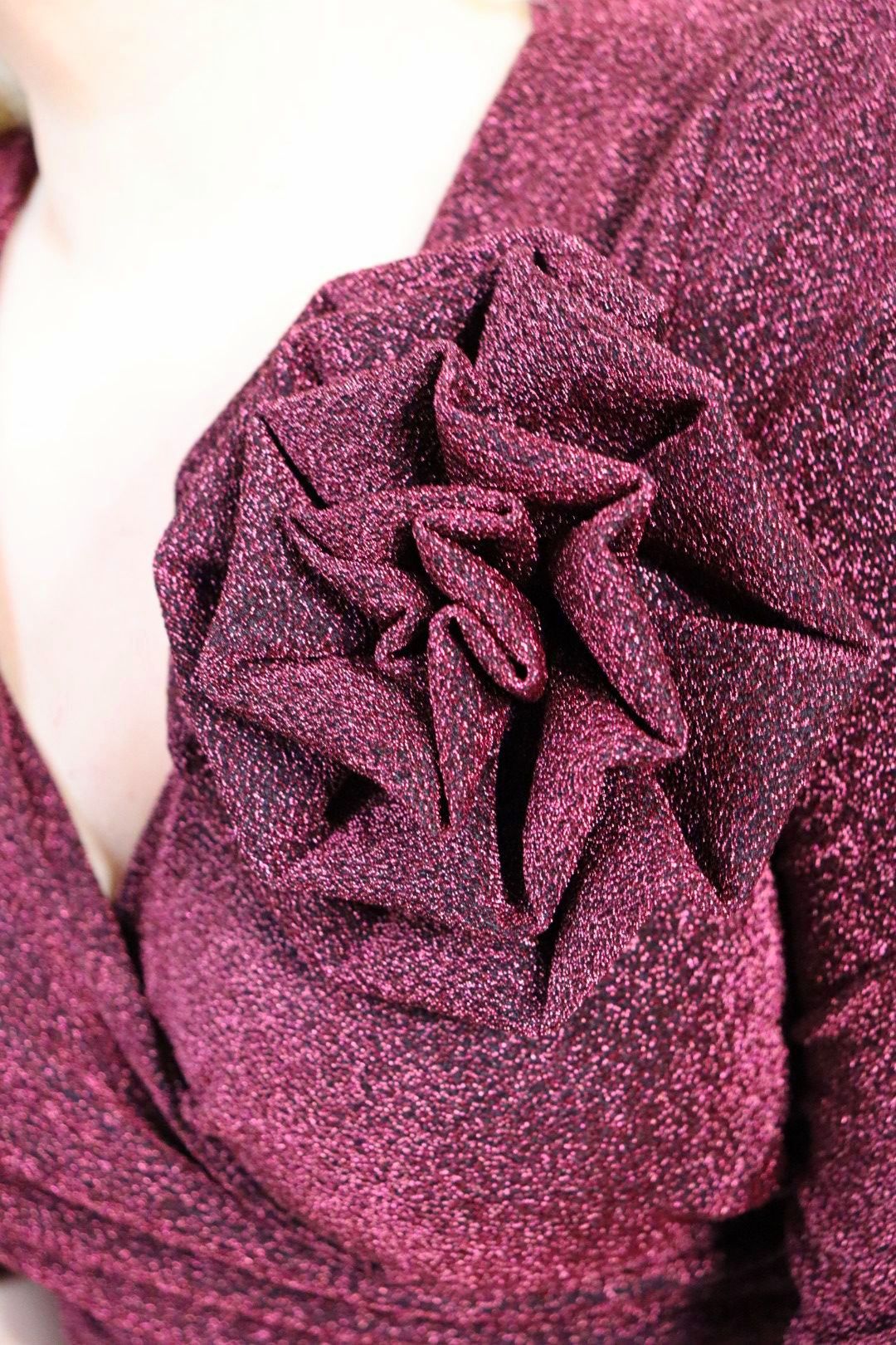 Ręcznie szyta róża i połysk: sukienka Eliza, która zastąpi najlepszą biżuterię. BORDOWA! - obrazek 2