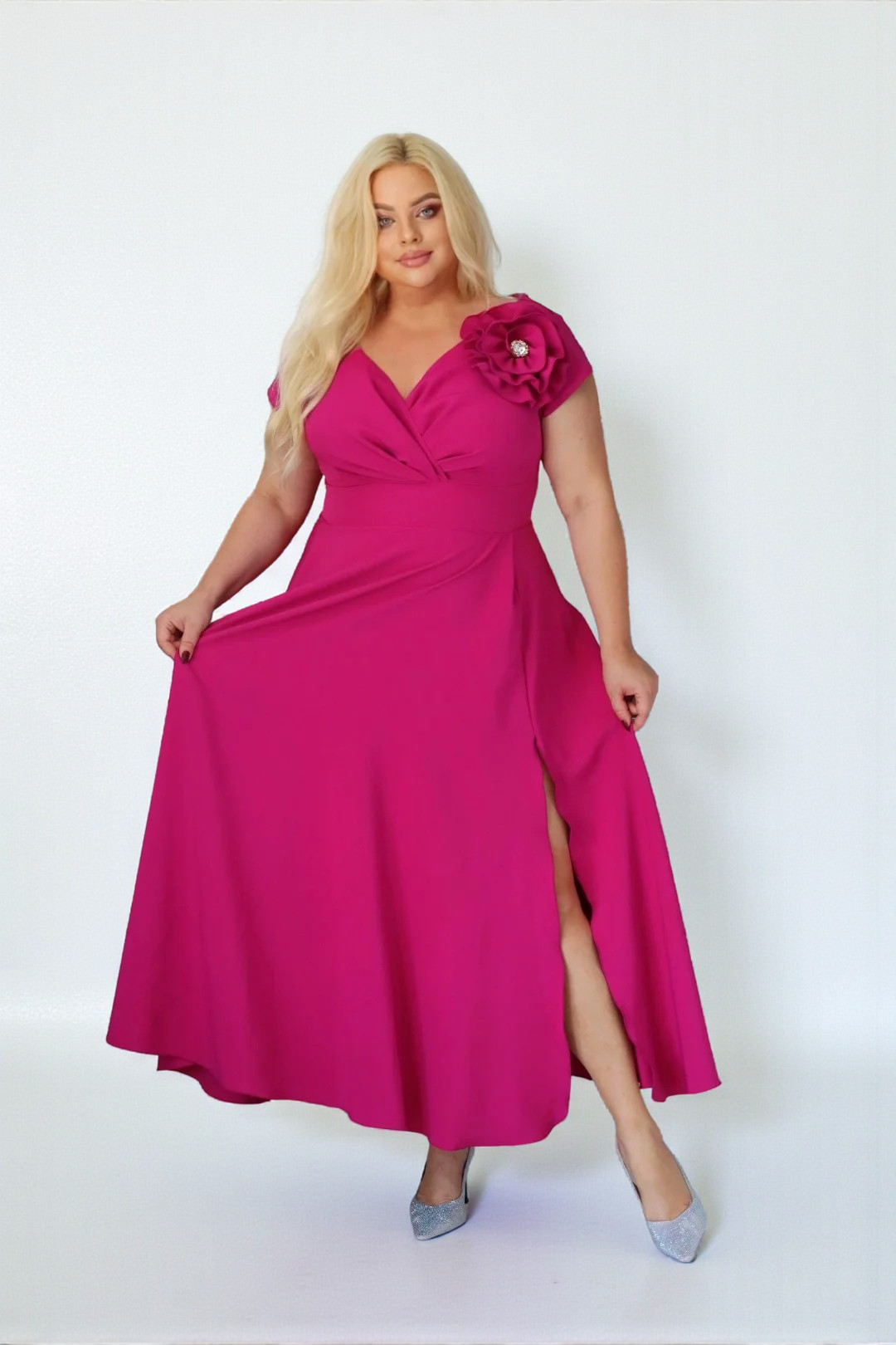 Olśniewająca sukienka klasyczna z wyjątkowym ręcznie szytym kwiatem i cyrkoniową ozdobą! Poczuj się wyjątkowo! Zobacz film jak się układa! FUKSJA. A010! MEGA WYPRZEDAŻ!