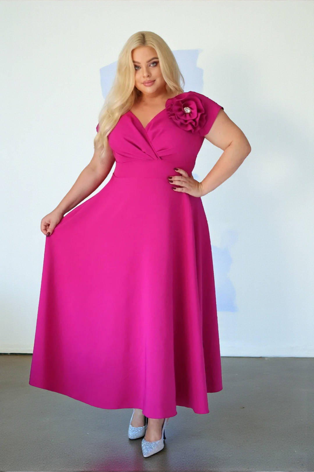 Olśniewająca sukienka klasyczna z wyjątkowym ręcznie szytym kwiatem i cyrkoniową ozdobą! Poczuj się wyjątkowo! Zobacz film jak się układa! FUKSJA. A010! MEGA WYPRZEDAŻ! - obrazek 2