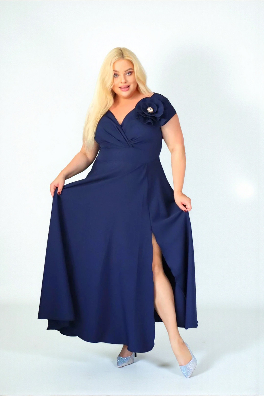 Olśniewająca sukienka klasyczna z wyjątkowym ręcznie szytym kwiatem i cyrkoniową ozdobą! Poczuj się wyjątkowo! Zobacz film jak się układa! GRANATOWA. A010. MEGA WYPRZEDAŻ!