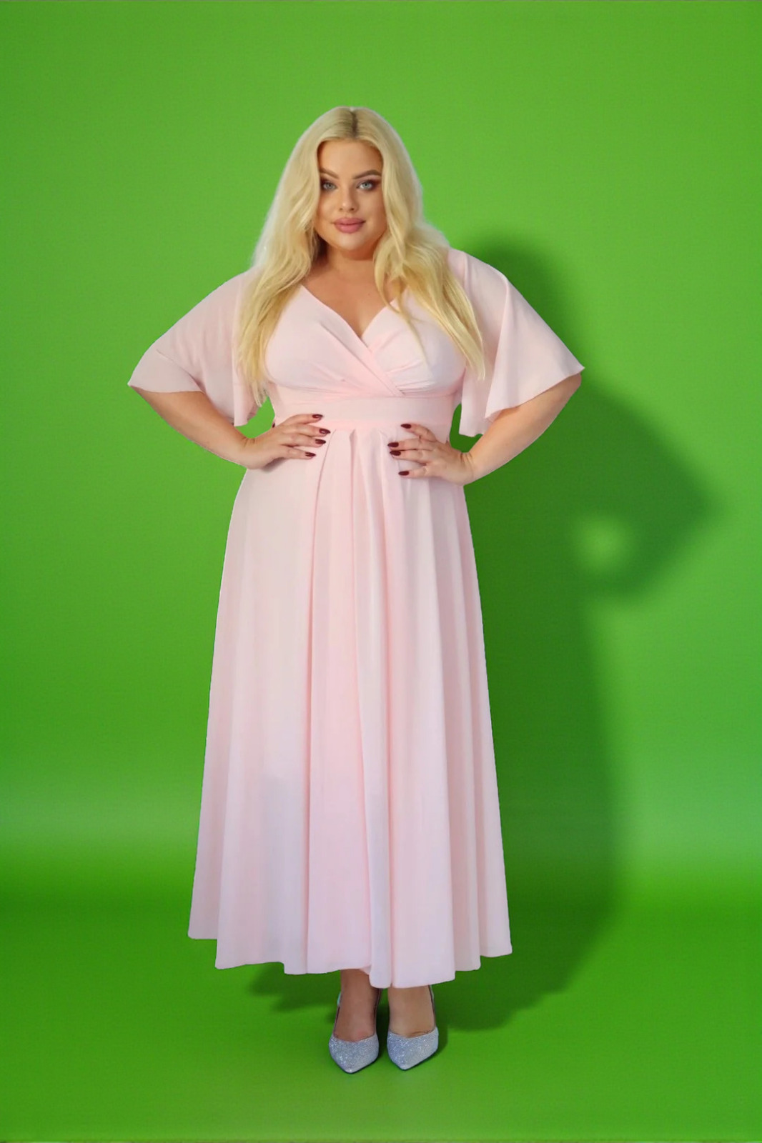 Symfonia szyfonowej lekkości! Kreacja, która tańczy z każdym Twoim ruchem! PUDROWY RÓŻ A011 - obrazek 2