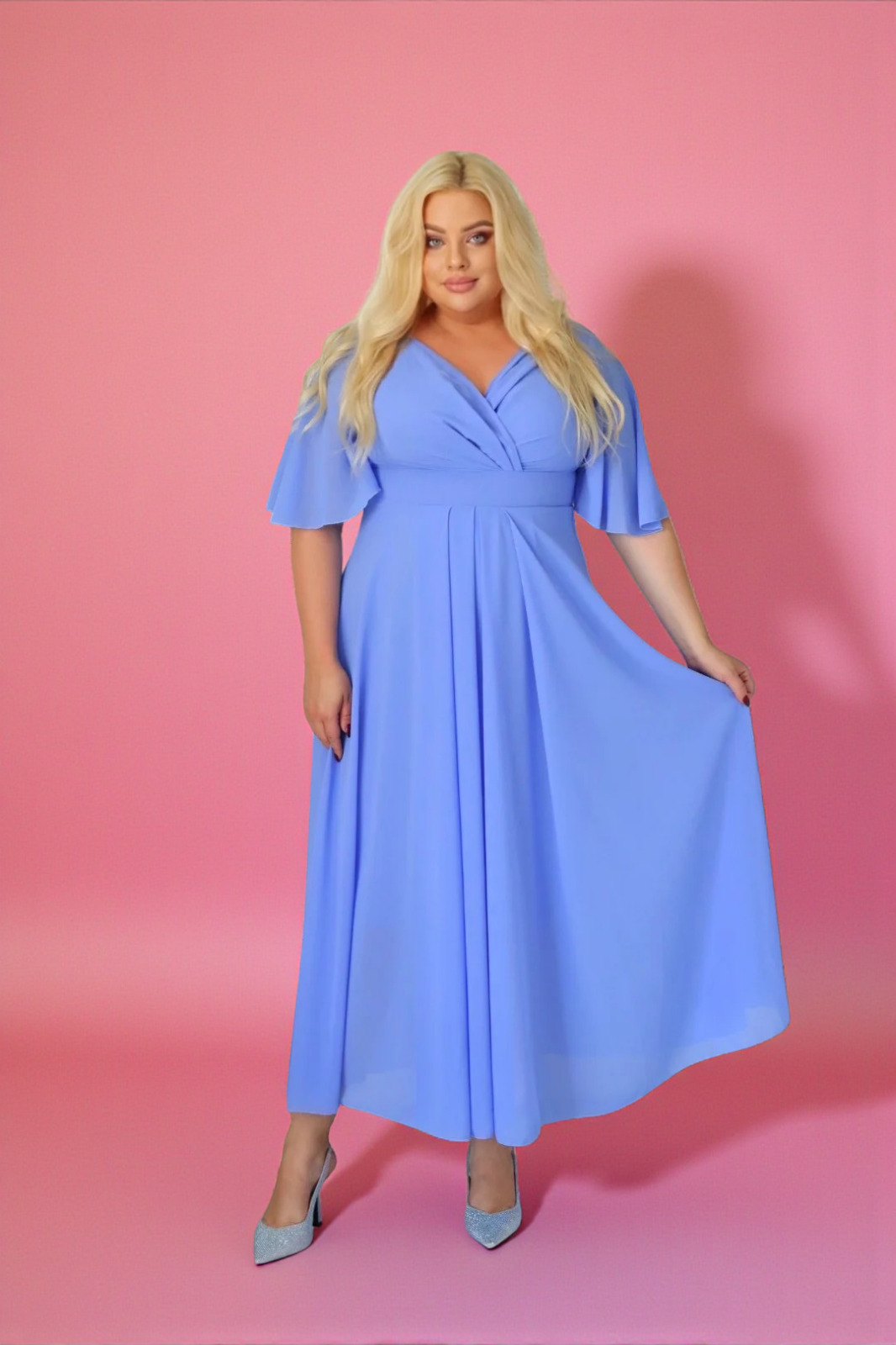 Symfonia szyfonowej lekkości! Kreacja, która tańczy z każdym Twoim ruchem! BŁĘKITNA A011