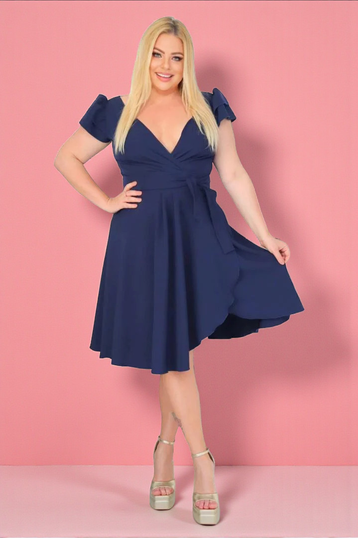 Kreacja klasyczna, w której czujesz się pewnie. Piękny dekolt, który przyciąga spojrzenia! GRANATOWA. A014. MEGA WYPRZEDAŻ!